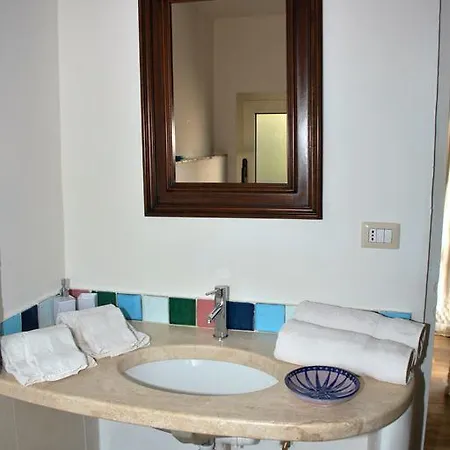 Bed & Breakfast Residenza Nialiccia 3*